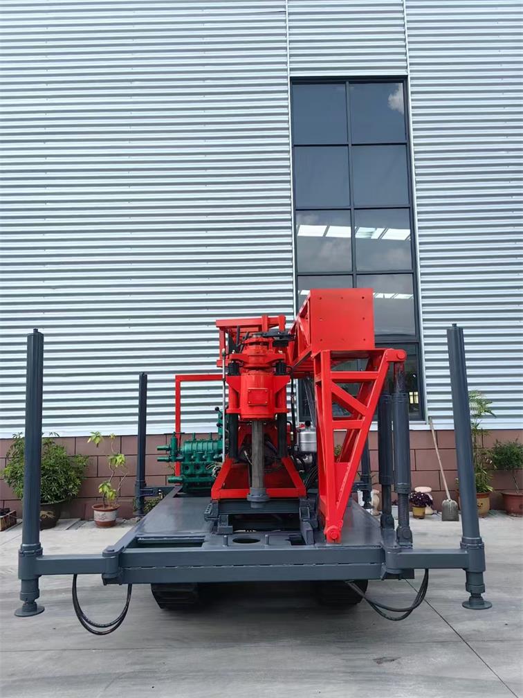 Crawler drilling rig for water well exploration